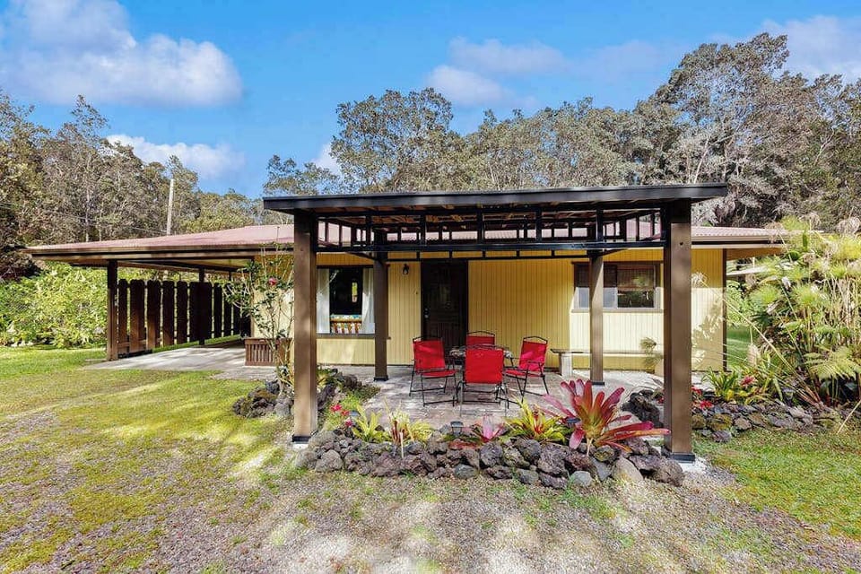 Welcoming Front Lanai Retreat