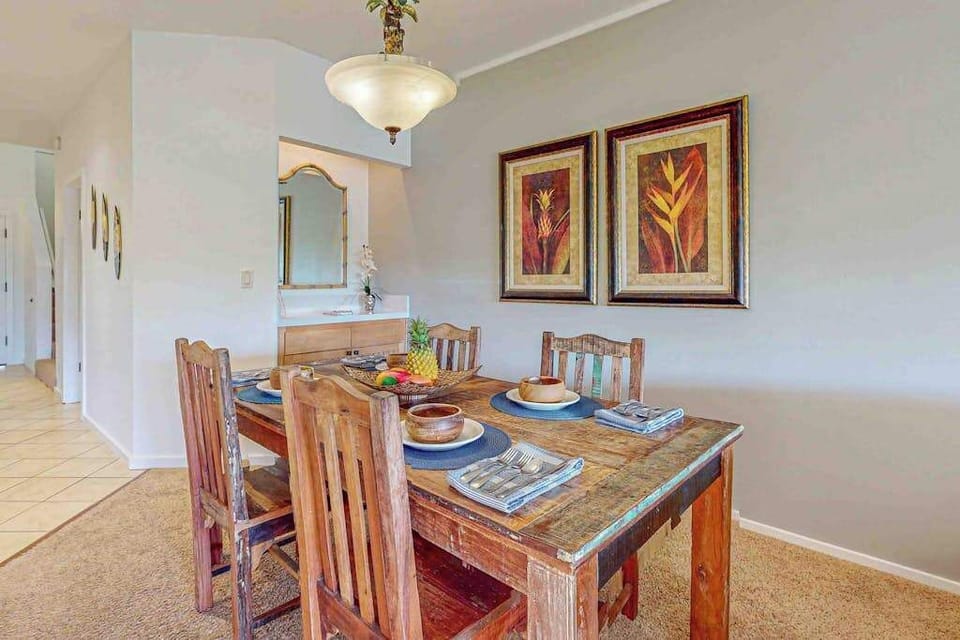 Comfortable dining space surrounded by island charm