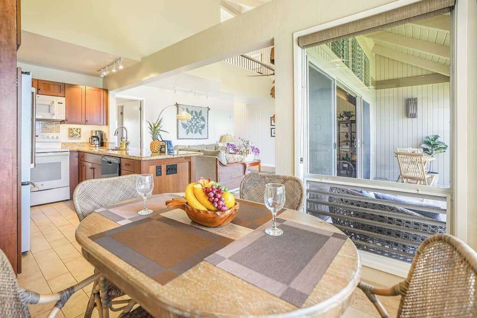 Gather around the table for memorable island meals.