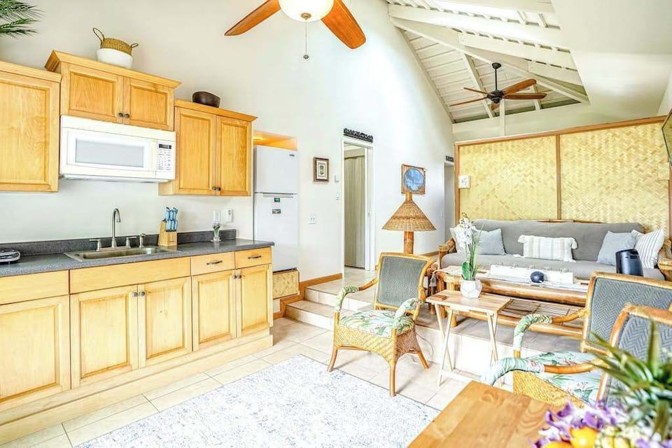 Convenient Kitchenette For Easy Island Living
