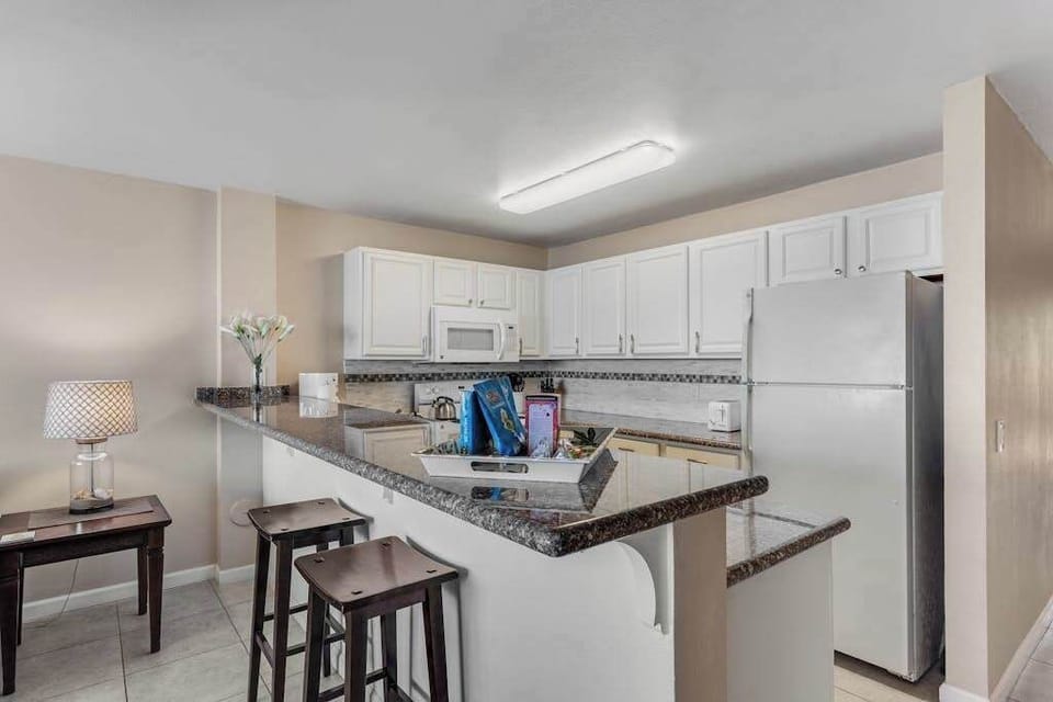 Kitchen with Plenty of Space to Cook & Gather