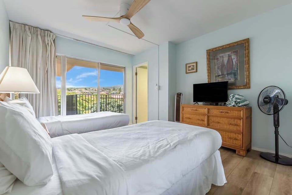Just as much comfort for the guests - two twin beds, flat screen tv with access to your private lanai.