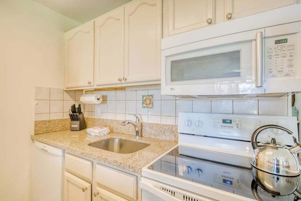 Well Equipped Kitchen For Every Meal