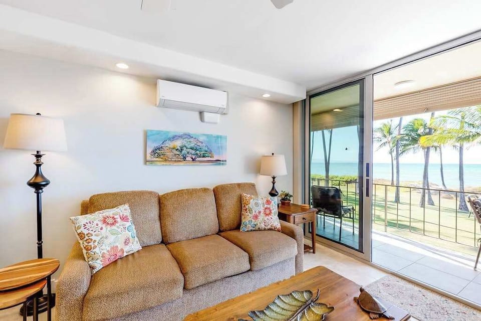 Bright Coastal Living With Patio Access