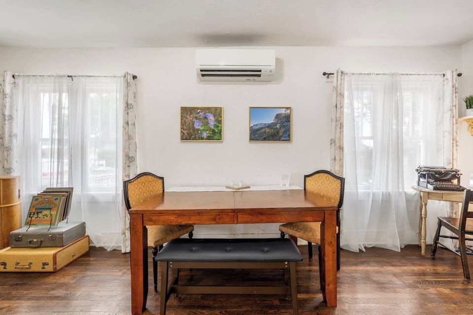 With its comfortable furnishings and thoughtful amenities, this open gathering space is the heart of Cottontail Cottage.
