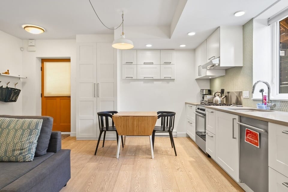 Dining Nook: Cheerful dining space perfect for morning coffee and local delicacies!