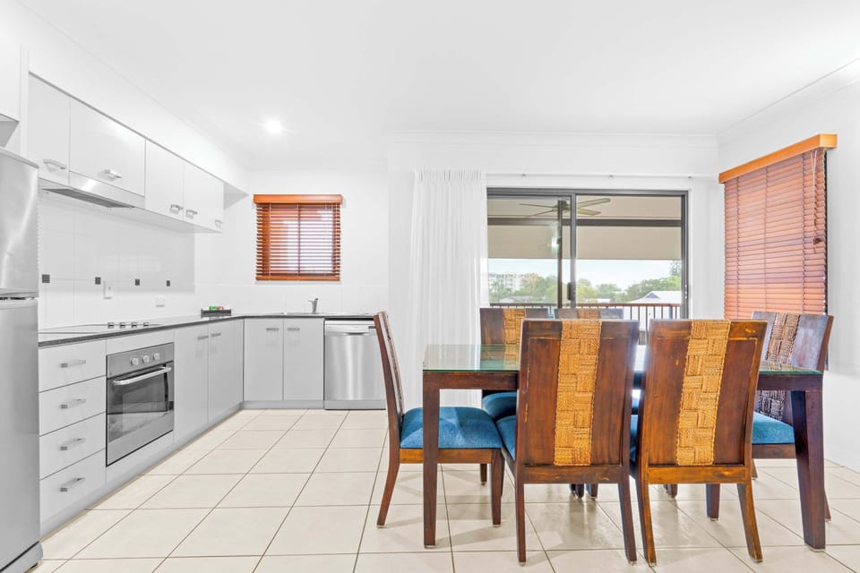 Gather in the kitchen & dining area to prepare fresh local produce, enjoy meals around the dining table and flow easily onto the balcony for waterfront views.