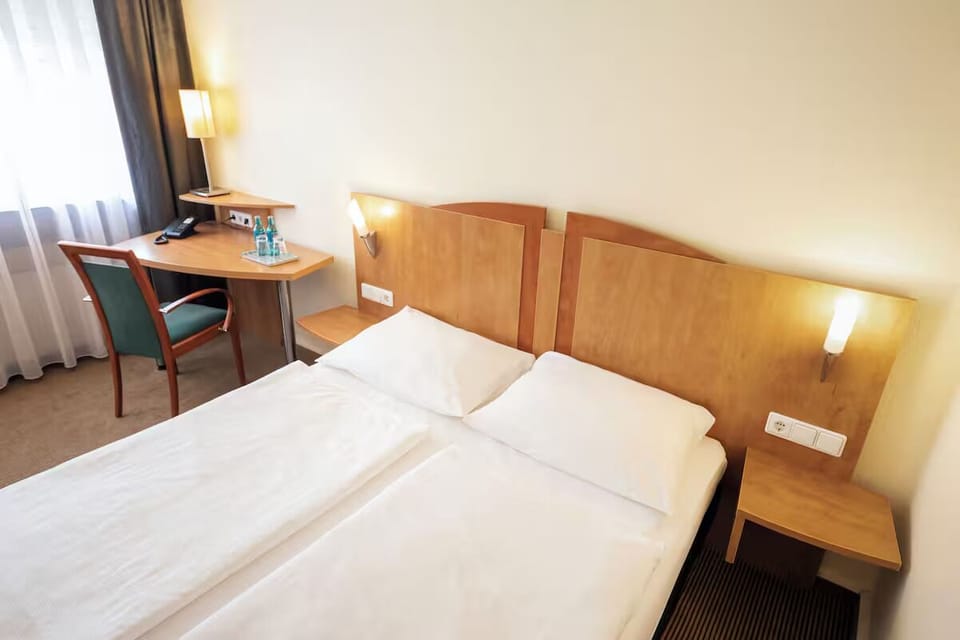 Wake up gently with daylight and a ready-to-use workspace.