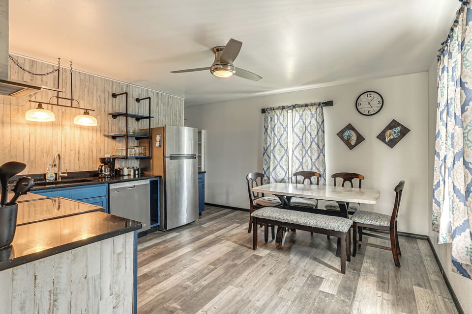 Kitchen & Dining Area