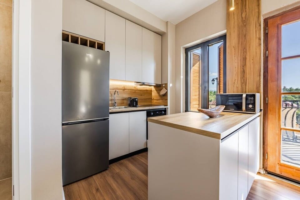 Fully-equipped kitchen