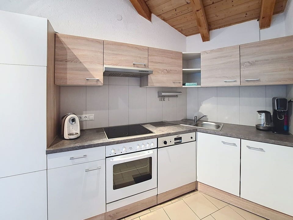 Kitchen, Kitchen Appliance, Countertop, Major Appliance, Interior Design, Cabinetry, Flooring, Kitchen Sink, Furniture, Floor