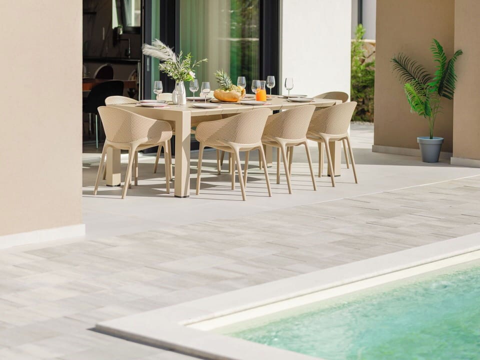 Furniture, Outdoor Furniture, Chair, Garden, Wood Stain, Lawn, Hardwood, Shade, Backyard
