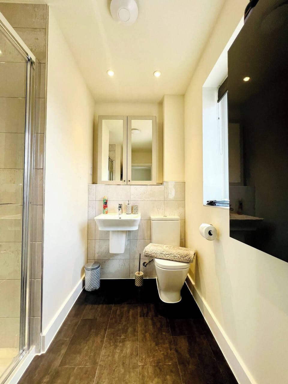 Bathroom 2 with sink, toilet and shower