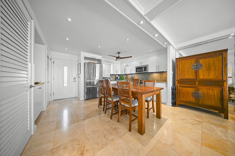 The dining area offers an inviting space to enjoy breakfast before heading to nearby Kaimana Beach or Diamond Head.