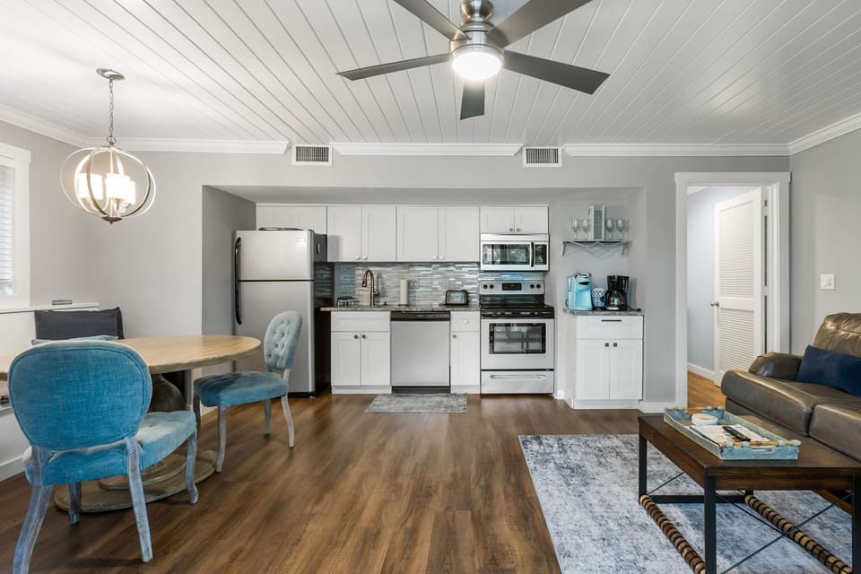 Overview of Living Area, Dining Area and Kitchen
