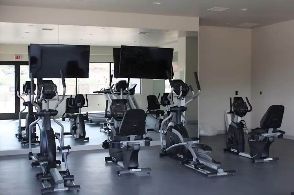 Gym, open daily at 8:00 AM to 10:00 PM.