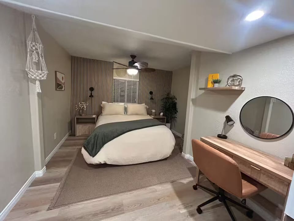 Bedroom with queen bed 