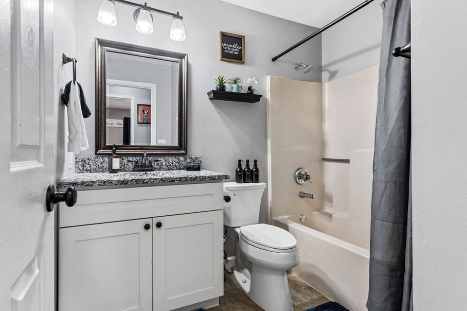 Main level Hallway Full Bathroom