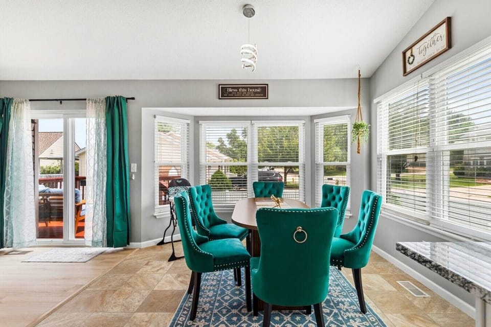 Perfect for Family Meals & Game Nights 🍽️ Enjoy meals around the large dining table with seating for your group, all connected to a fully equipped kitchen and open living space for easy entertaining.