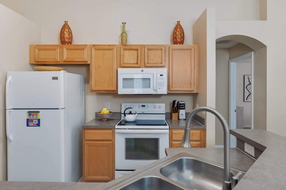 Well-equipped kitchen w/ fridge, stove & ample counter space.
