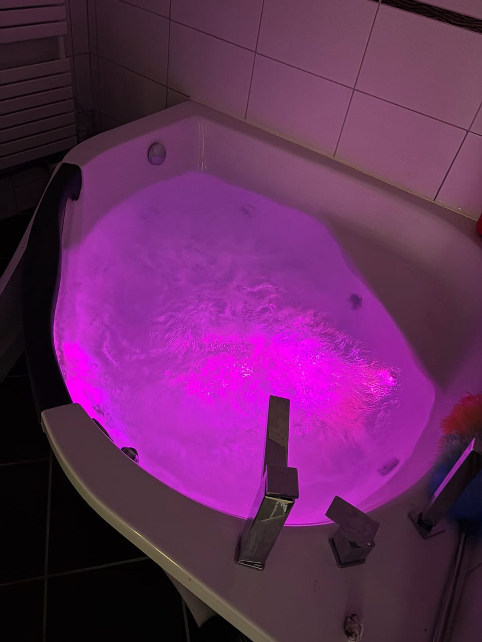 Indoor spa tub