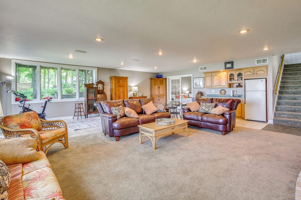 Lounge | Lower Level