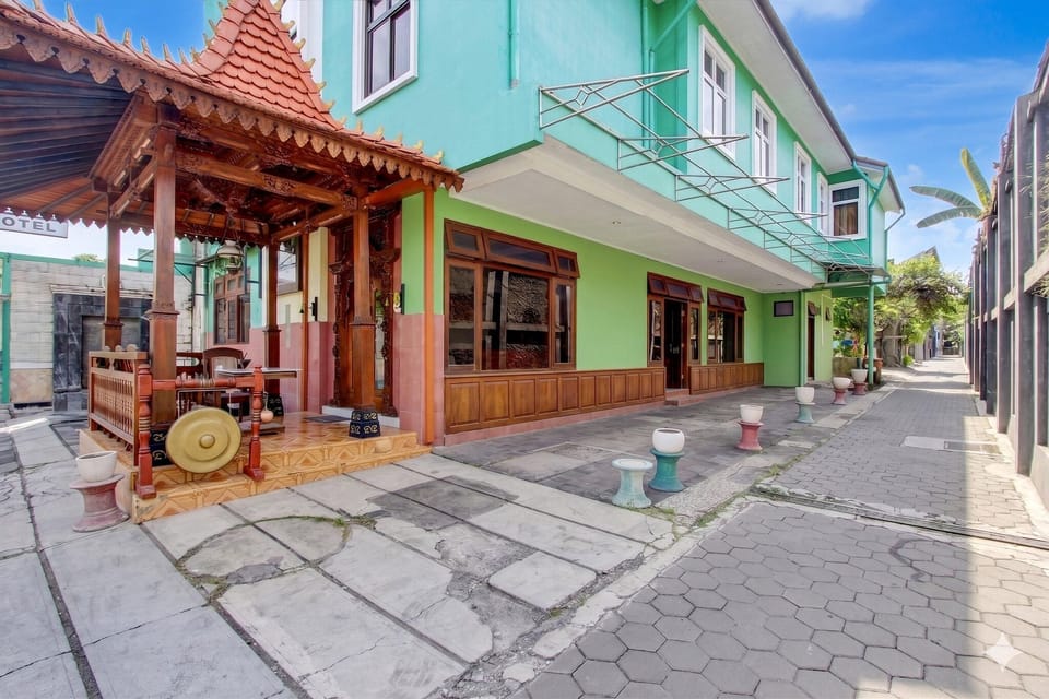 Entrance / Reception