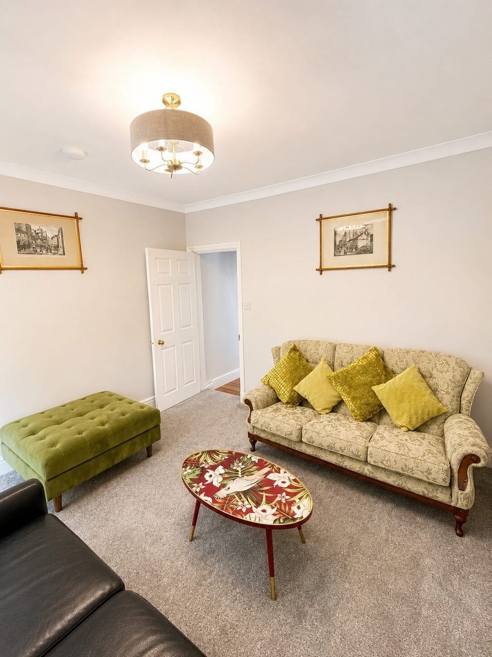 Living Room / Lounge