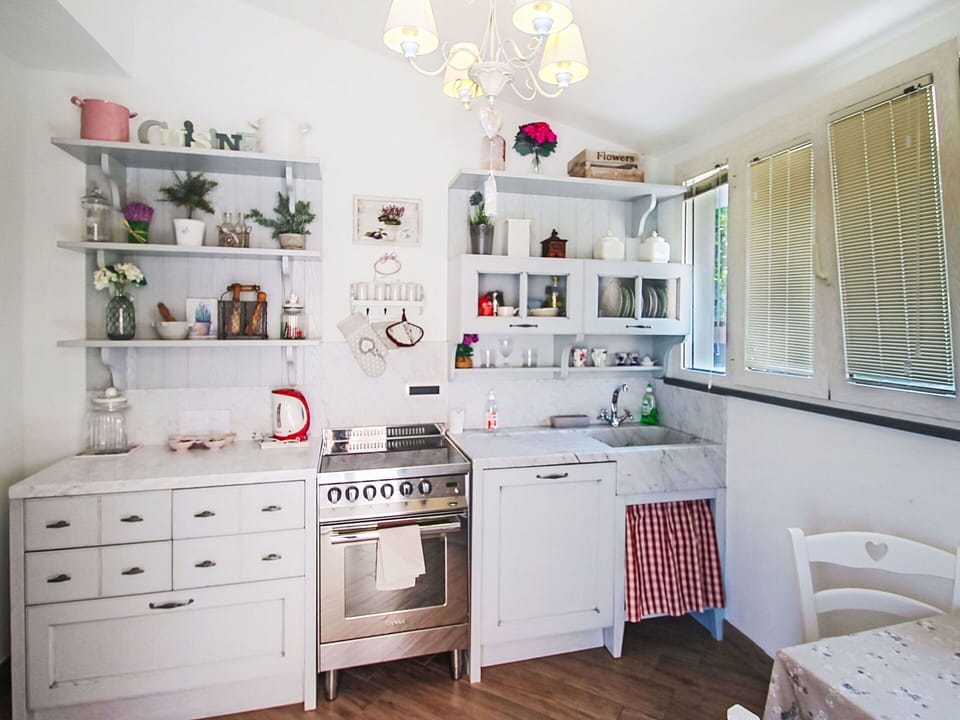 Furniture, Interior Design, Flooring, Floor, Wood Flooring, Wood, Chair, Ceiling, Kitchen & Dining Room Table, Table
