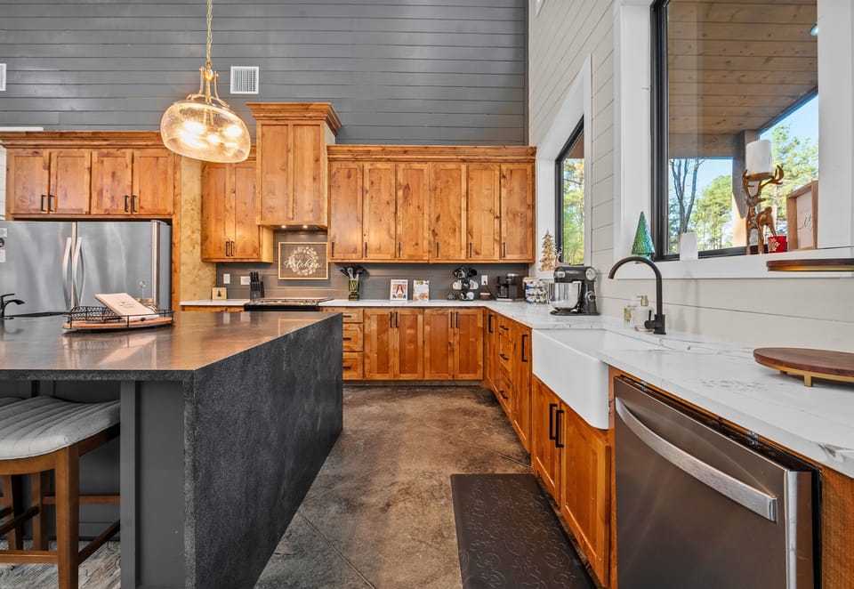 From morning coffee to late night snacks, this well equipped kitchen has everything you need to feel right at home.