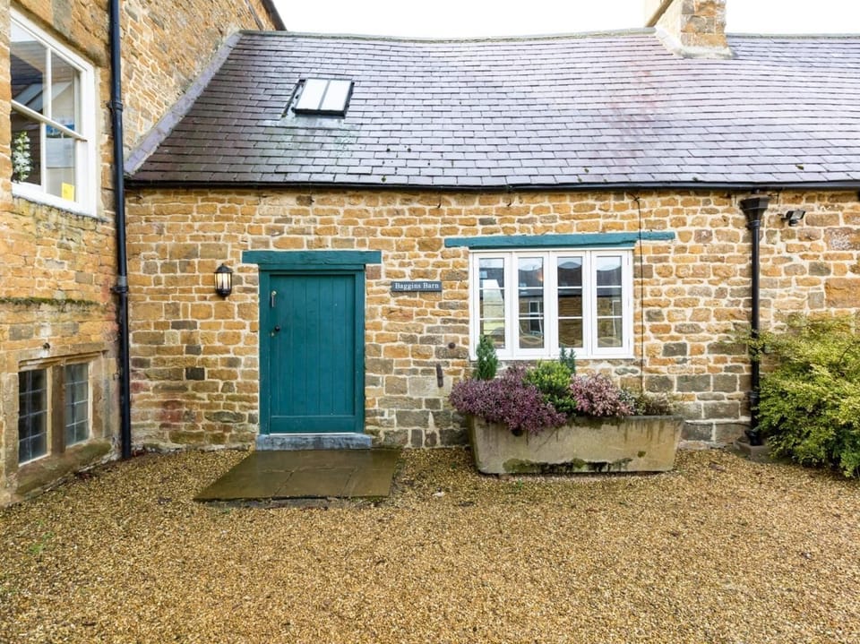 Welcome to Baggins' Barn
