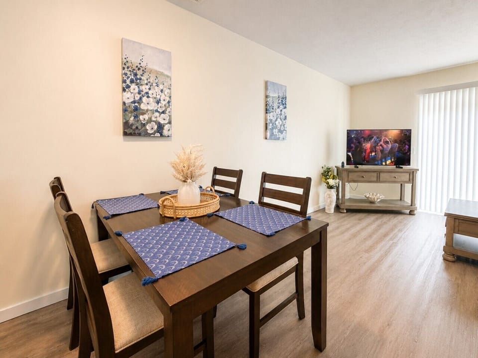 A sweet little dining spot for breakfast, takeout, or a cozy dinner in.