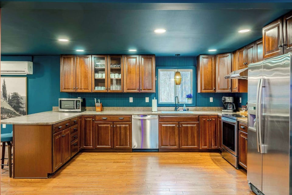 Chef’s Dream Kitchen – Fully stocked with high-end appliances and plenty of cabinetry, making cooking a breeze.