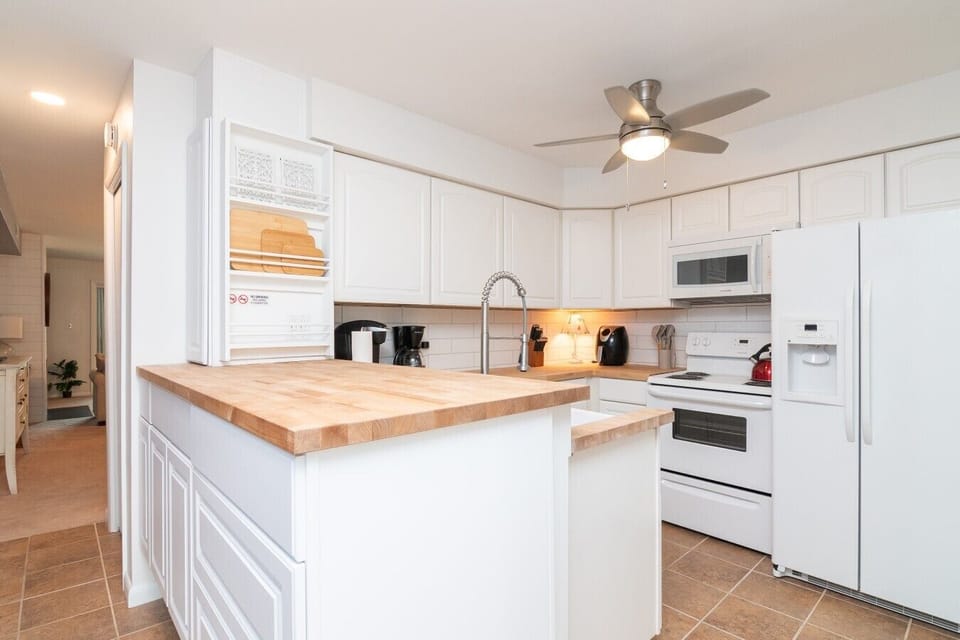 Enjoy the convenience of a fully equipped kitchen.