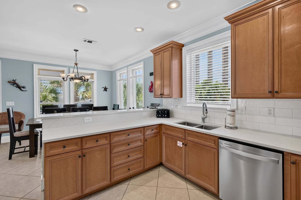 Sea Breeze - Dunes of Destin - Kitchen