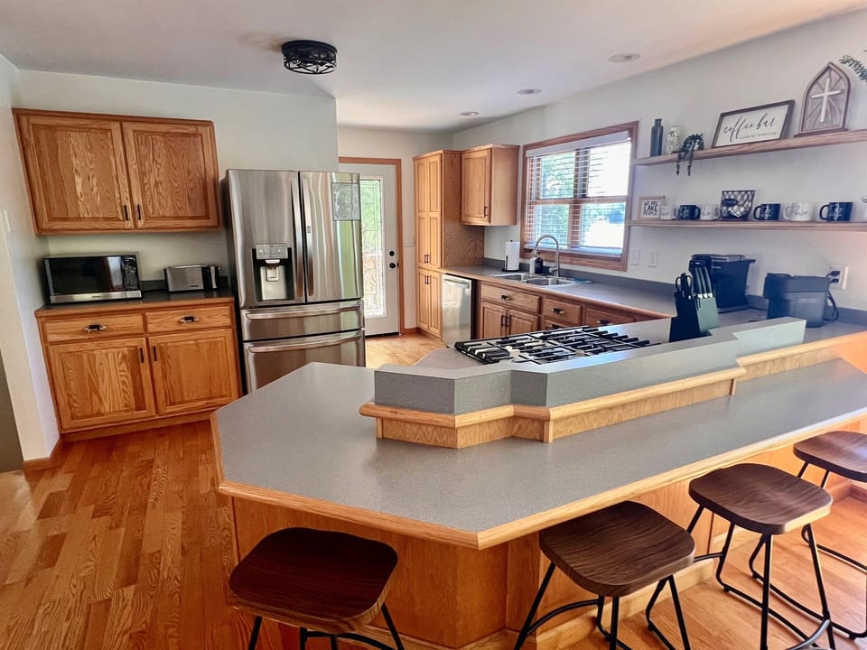 Gather around for breakfast before heading to the lake or trails.