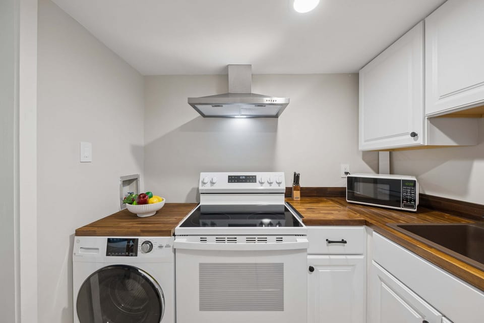 A fully equipped kitchen makes everything from quick breakfasts to cozy dinners feel effortless.