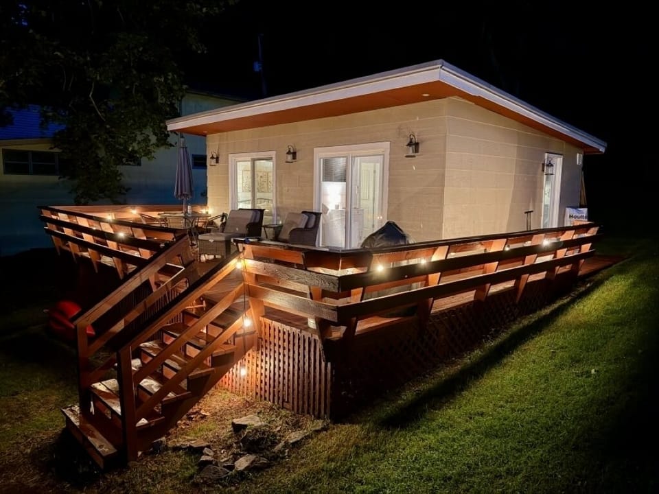 Bungalow @ night with porch lighting