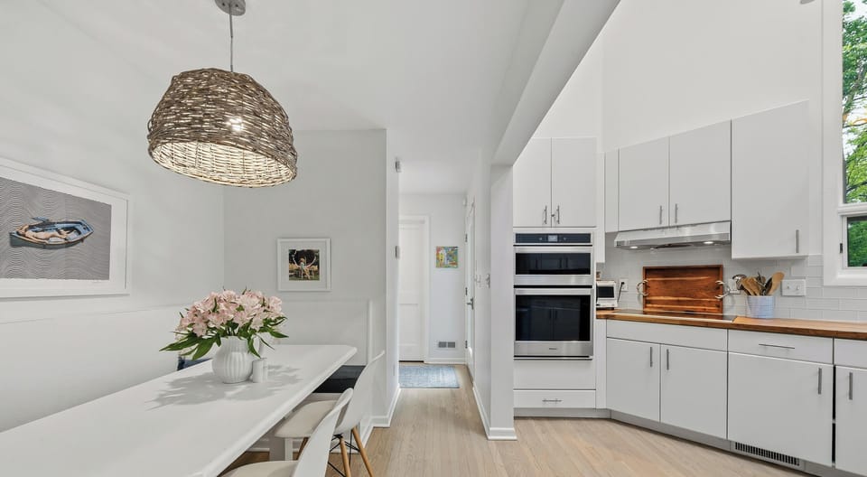 Kitchen nook with bench and chairs