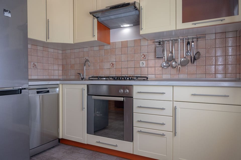 Kitchen 1