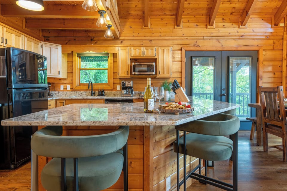 Counter seats for 4 guests on comfy chairs.