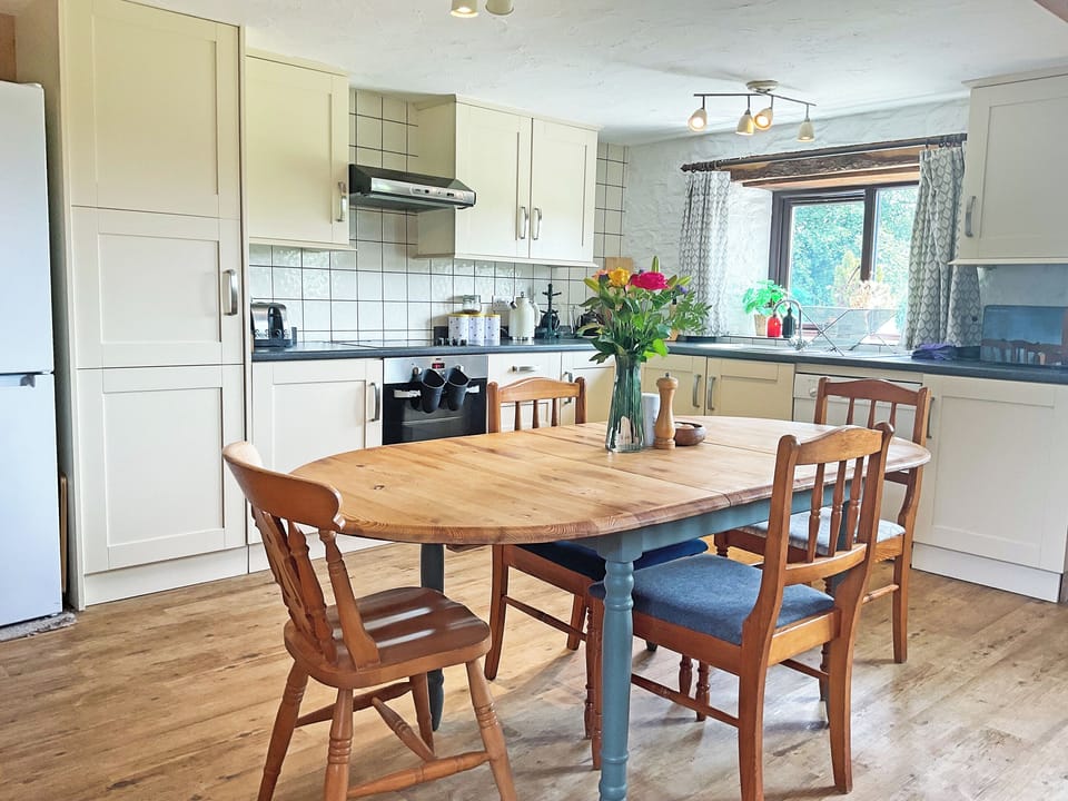 Open plan living space | Kiri - West Hollowcombe Farm, Dulverton