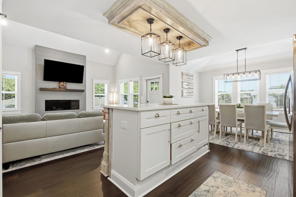 Level Two Full Kitchen