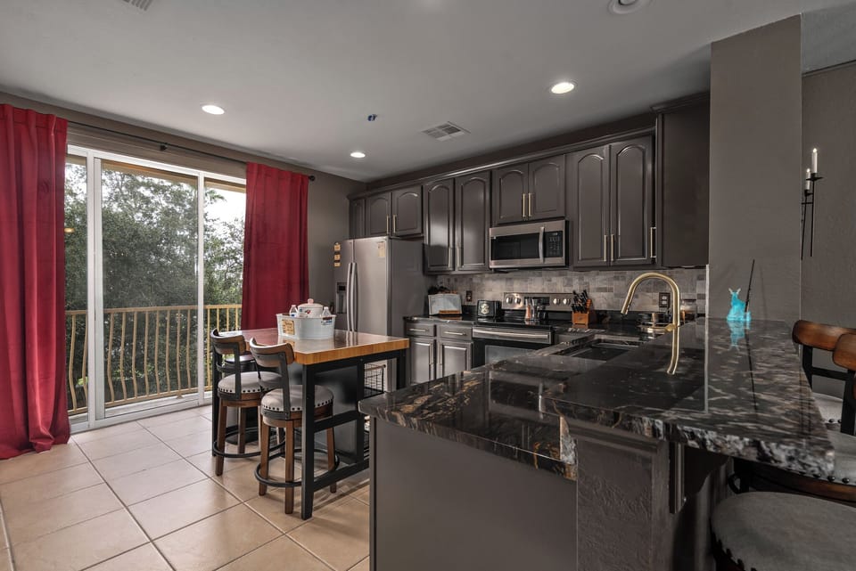 Every adventure starts with a good meal ✨ Enjoy our fully stocked kitchen with modern appliances, breakfast-bar seating, and plenty of space for your whole crew to gather