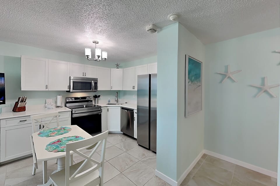 Dining Area - Seating for 2