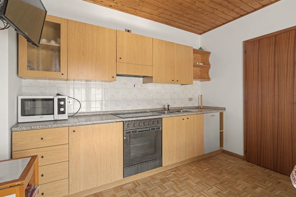 Apartment 'Bianca' with Lake View, Wi-Fi and Air Conditioning Apartment in Molveno