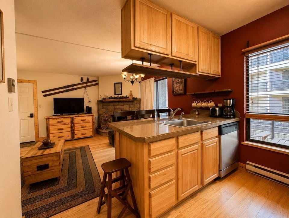 Crested Butte Vacation Rental, Emmons #327 - Crested Butte Vacation Rental, Emmons #327