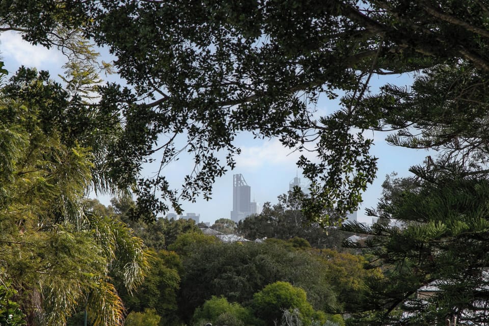 Relax in a tranquil, leaf-filled setting while knowing the heart of the city and all its vibrant attractions are just minutes away!