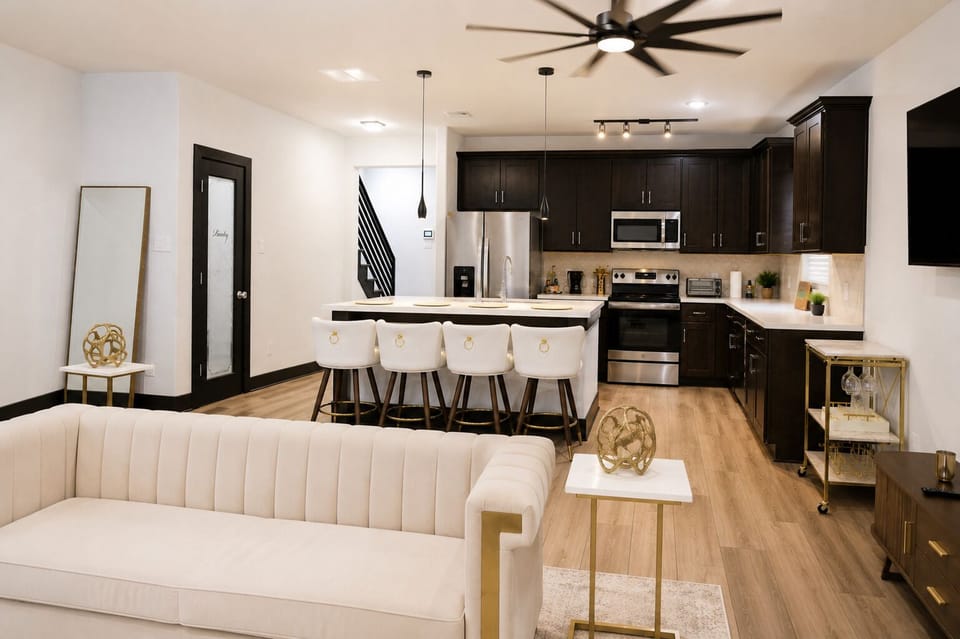 Fully equipped kitchen with everything you need to cook at home.