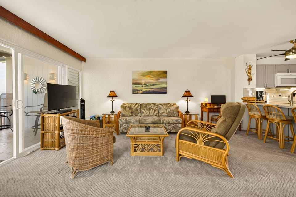Light and airy space with plenty of comfortable seating options